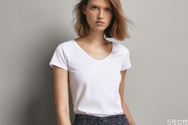 可乐到白衣服上怎么洗掉 去除可乐渍的小窍门 可乐到白衣服上怎么洗掉 去除可乐渍的小窍门