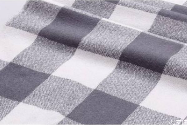 围巾掉毛是质量差吗 羊绒围巾为什么掉毛 围巾掉毛是质量差吗 羊绒围巾为什么掉毛