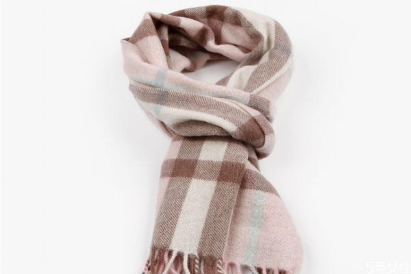 羊毛围巾洗后有味道是怎么回事 羊毛围巾洗后有异味怎么办 羊毛围巾洗后有味道是怎么回事 羊毛围巾洗后有异味怎么办