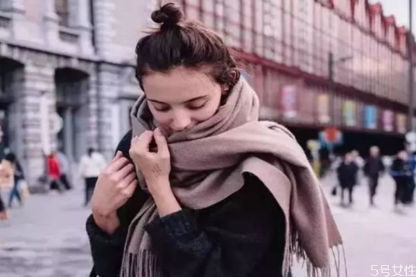 围巾的商标是反面吗 围巾的商标是否拿掉 围巾的商标是反面吗 围巾的商标是否拿掉