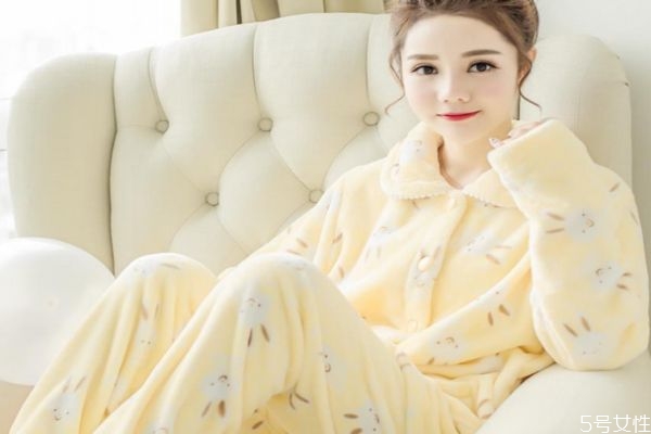 睡衣买大一码的还是刚好的 睡衣买多大的合适 睡衣买大一码的还是刚好的 睡衣买多大的合适