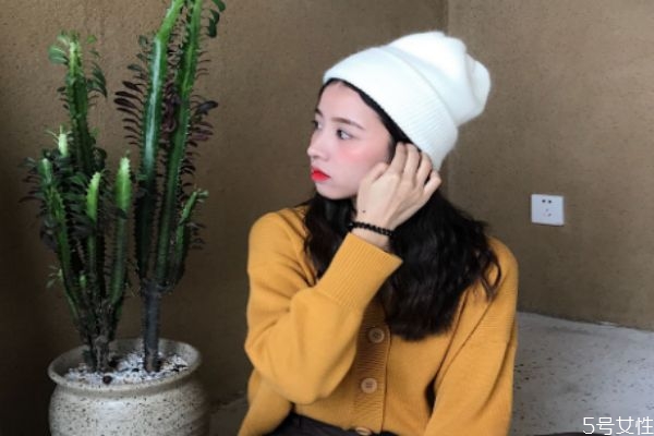 毛线帽太松了怎么锁紧 帽子太松怎样让它变紧致 毛线帽太松了怎么锁紧 帽子太松怎样让它变紧致