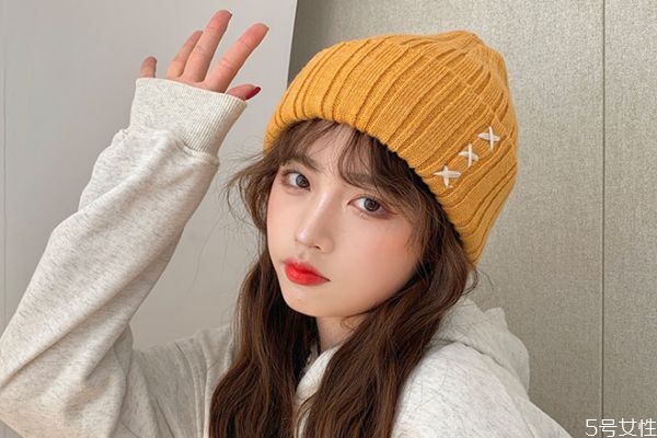 毛线帽戴着老掉怎么办 毛线帽不掉的方法 毛线帽戴着老掉怎么办 毛线帽不掉的方法