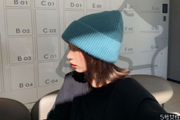 毛线帽戴着老掉怎么办 毛线帽不掉的方法 毛线帽戴着老掉怎么办 毛线帽不掉的方法