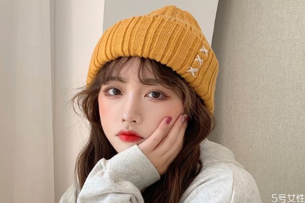 毛线帽戴着老掉怎么办 毛线帽不掉的方法 毛线帽戴着老掉怎么办 毛线帽不掉的方法