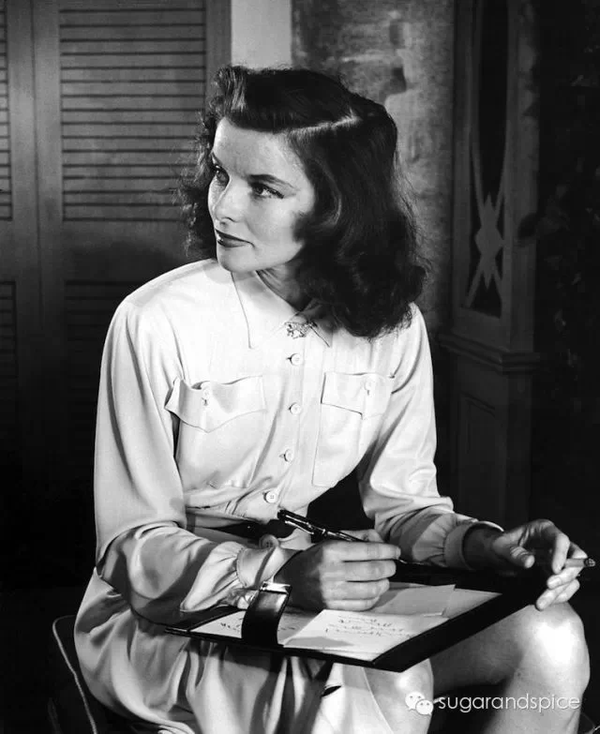 女生低调优雅的穿衣搭配实战_上装单品衬衫篇