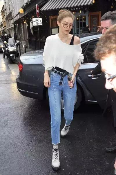 90秒知道 夏天的肩带很多余? 事实证明大家都想把它露在外面!