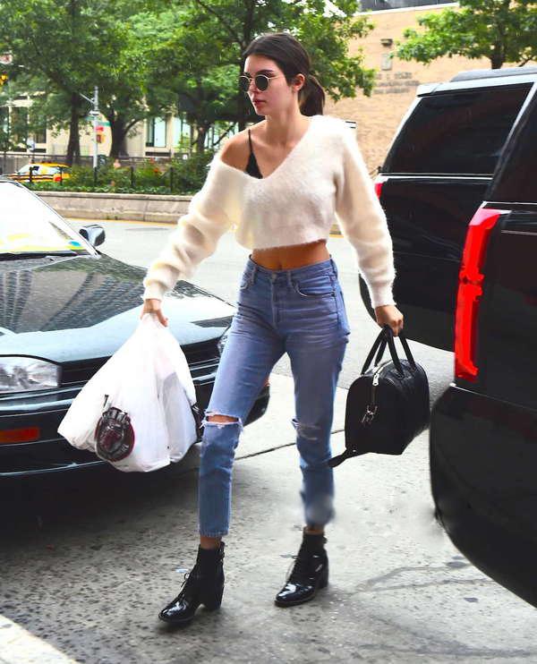 90秒知道 夏天的肩带很多余? 事实证明大家都想把它露在外面!