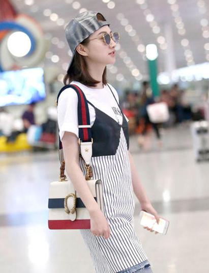 90秒知道 夏天的肩带很多余? 事实证明大家都想把它露在外面!