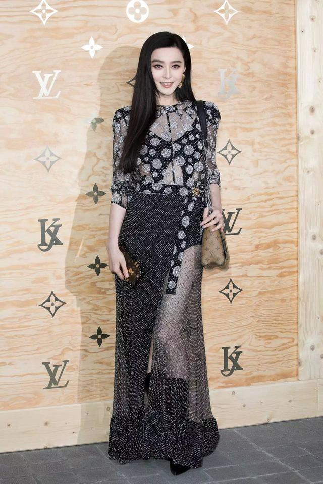 90秒知道 夏天的肩带很多余? 事实证明大家都想把它露在外面!