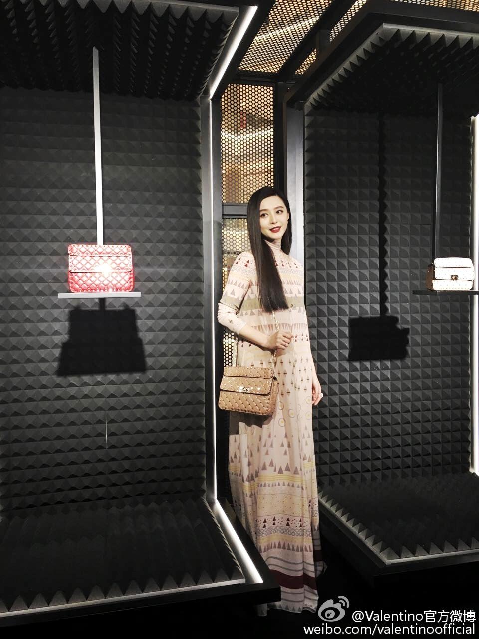 这包同时俘获欧阳娜娜和刘嘉玲 难怪范爷一下入三只