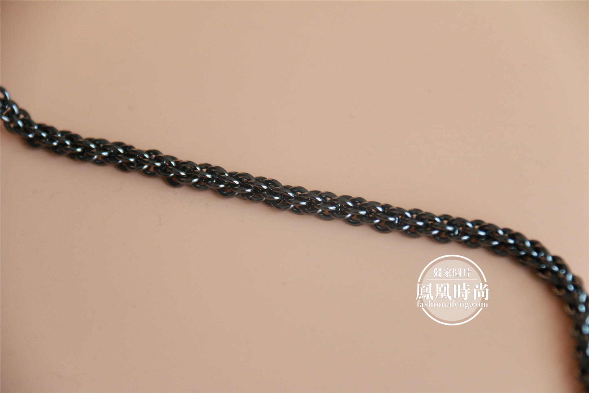 这包同时俘获欧阳娜娜和刘嘉玲 难怪范爷一下入三只