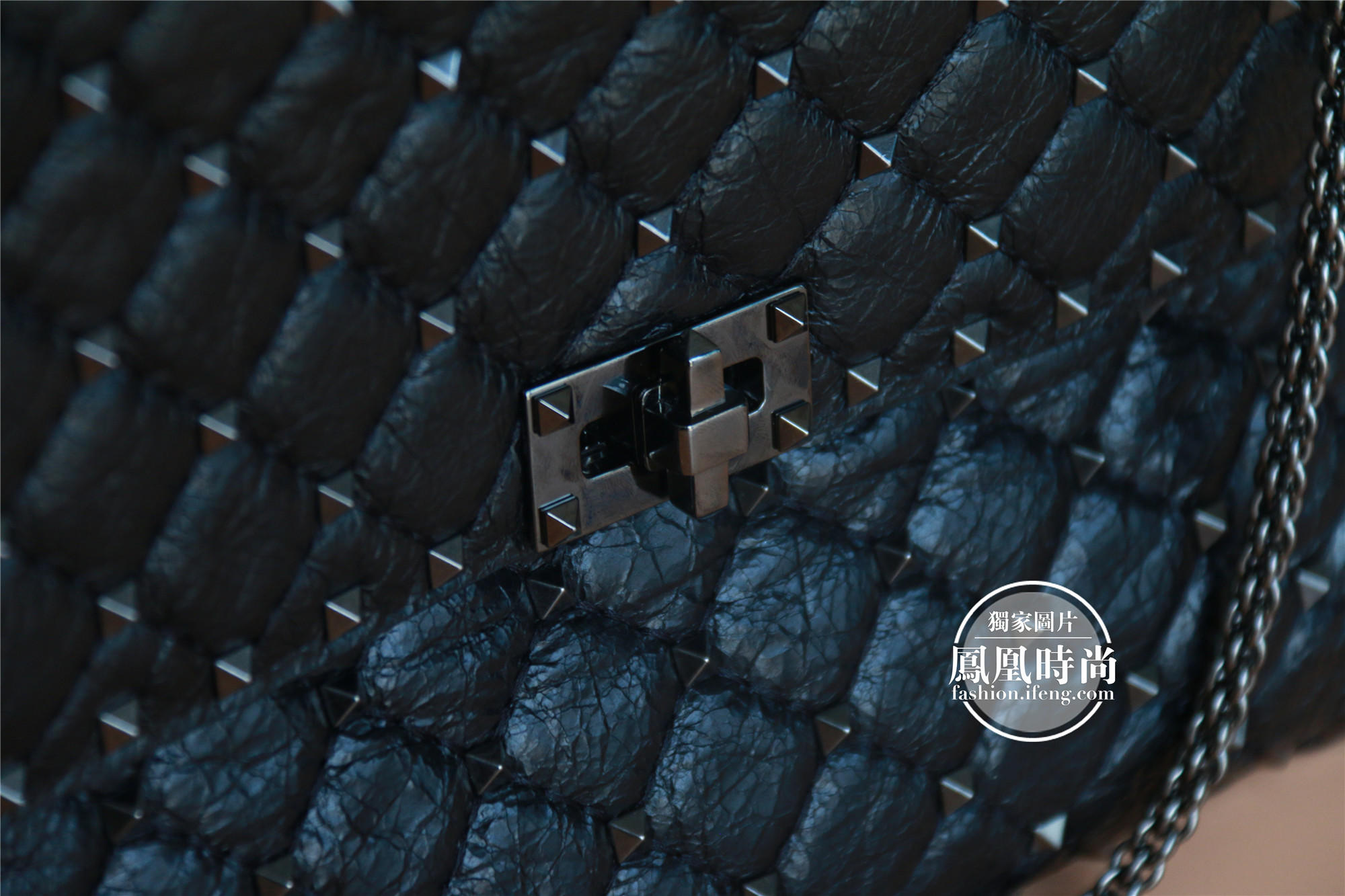 这包同时俘获欧阳娜娜和刘嘉玲 难怪范爷一下入三只