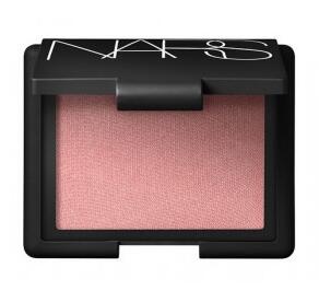 选腮红也有小秘诀 搭配好唇膏才不会出错