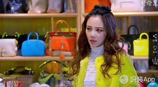 李小璐的皮草太辣眼 但气色美唇可以来同款