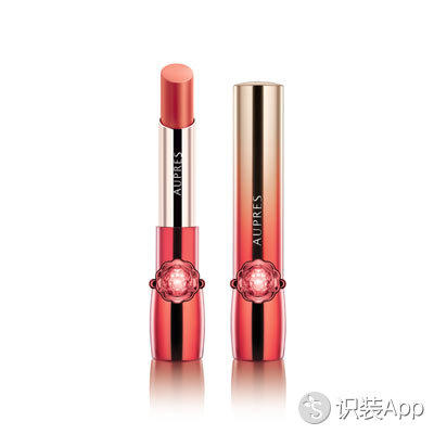 李小璐的皮草太辣眼 但气色美唇可以来同款