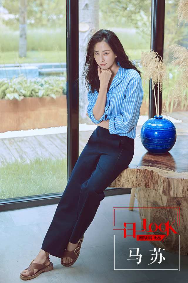 一日一LOOK 马苏条纹衬衣巧搭直筒裤 教你演绎boyfriend风