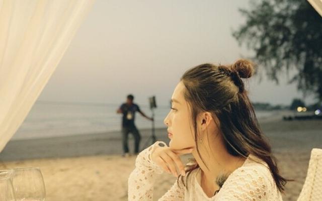 刘诗诗江疏影都换上半丸子半马尾!头发,还是扎一半最时髦!