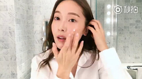 郑秀妍亲自示范教你韩式美肌打造法