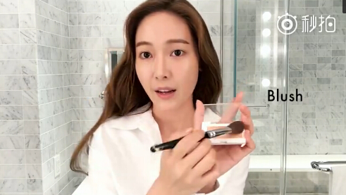 郑秀妍亲自示范教你韩式美肌打造法