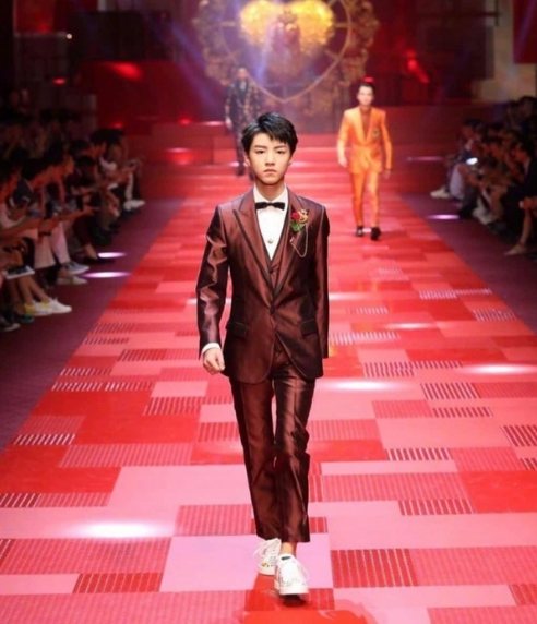 王俊凯、任嘉伦:最会撩的男爱豆,都是用刘海来表白!