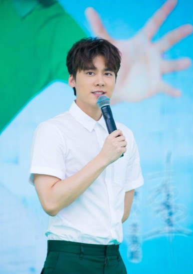 王俊凯、任嘉伦:最会撩的男爱豆,都是用刘海来表白!