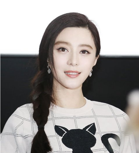 范冰冰“改邪归正”变淑女?NO!梳上蓬松麻花辫照样做范爷!