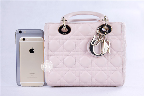 戴安娜王妃最爱的包出了中国版 刘亦菲立刻背上了