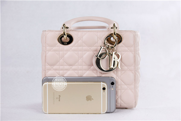 戴安娜王妃最爱的包出了中国版 刘亦菲立刻背上了