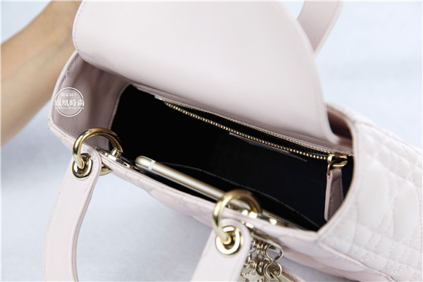 戴安娜王妃最爱的包出了中国版 刘亦菲立刻背上了