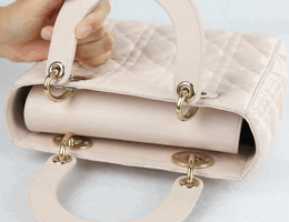 戴安娜王妃最爱的包出了中国版 刘亦菲立刻背上了