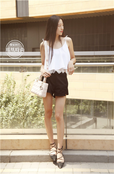 戴安娜王妃最爱的包出了中国版 刘亦菲立刻背上了