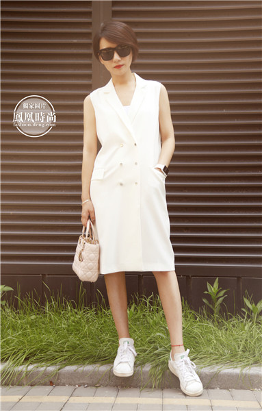 戴安娜王妃最爱的包出了中国版 刘亦菲立刻背上了