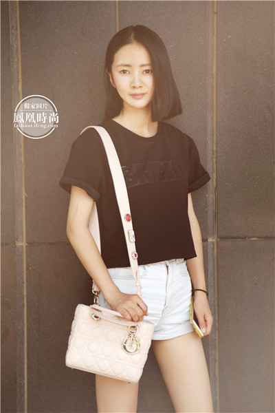 戴安娜王妃最爱的包出了中国版 刘亦菲立刻背上了