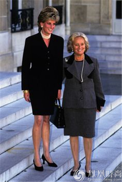 戴安娜王妃最爱的包出了中国版 刘亦菲立刻背上了