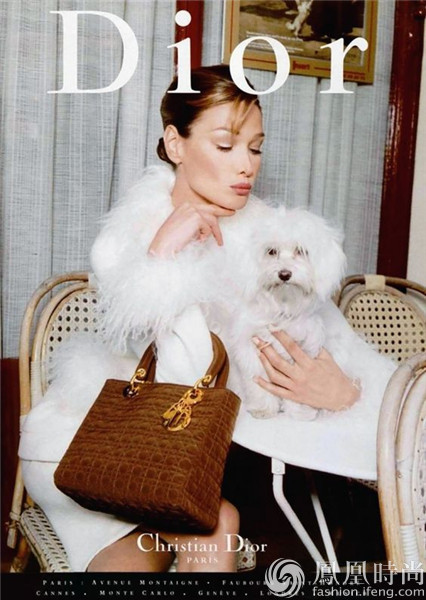 戴安娜王妃最爱的包出了中国版 刘亦菲立刻背上了