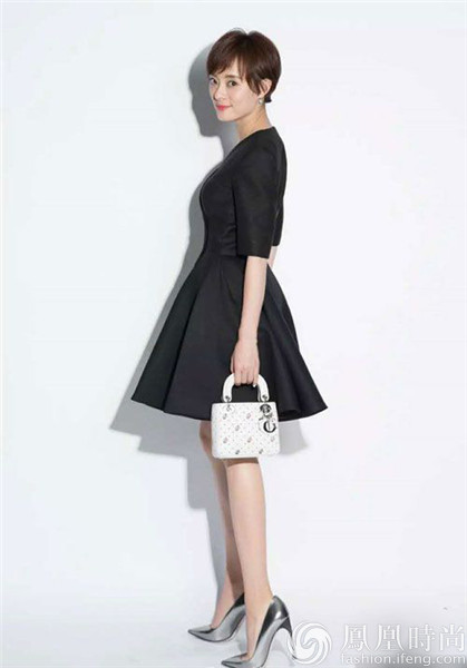 戴安娜王妃最爱的包出了中国版 刘亦菲立刻背上了