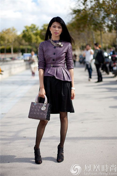 戴安娜王妃最爱的包出了中国版 刘亦菲立刻背上了