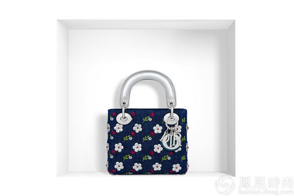 戴安娜王妃最爱的包出了中国版 刘亦菲立刻背上了