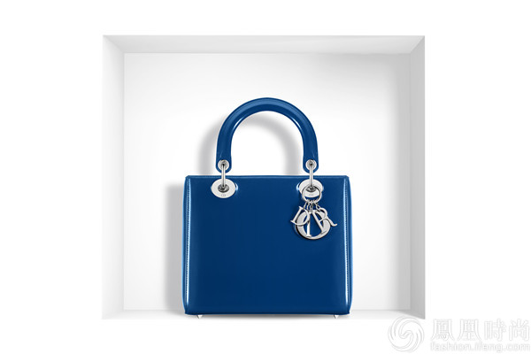 戴安娜王妃最爱的包出了中国版 刘亦菲立刻背上了