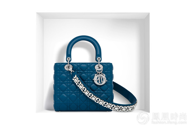 戴安娜王妃最爱的包出了中国版 刘亦菲立刻背上了