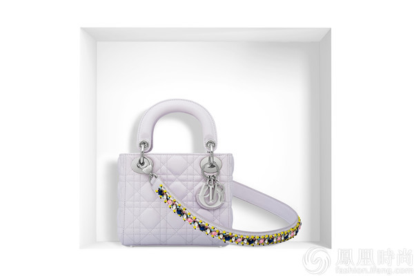 戴安娜王妃最爱的包出了中国版 刘亦菲立刻背上了