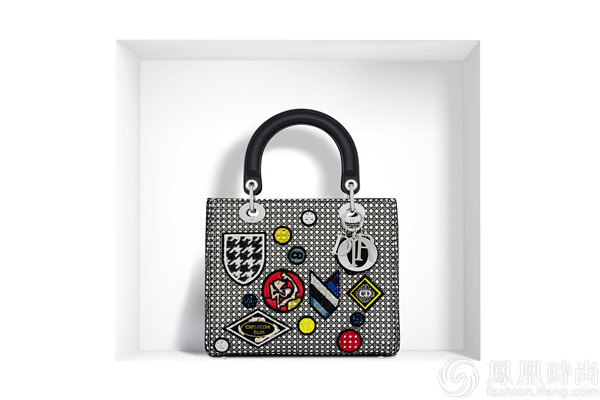 戴安娜王妃最爱的包出了中国版 刘亦菲立刻背上了