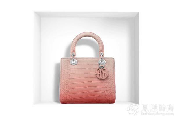 戴安娜王妃最爱的包出了中国版 刘亦菲立刻背上了