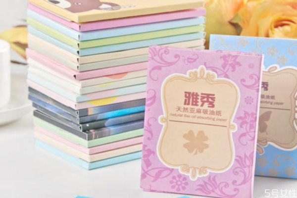吸油纸会吸走护肤品吗 脸上长痘用吸油纸好吗 吸油纸会吸走护肤品吗 脸上长痘用吸油纸好吗