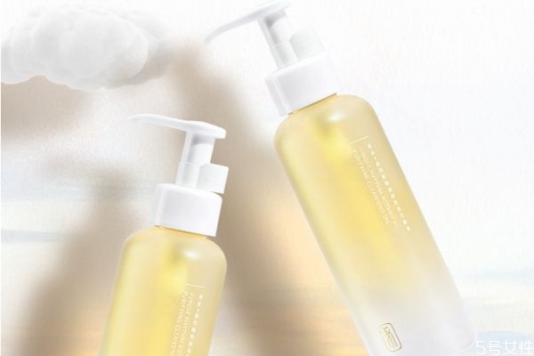 卸妆油需要乳化多久 卸妆油乳化了还可以用吗 卸妆油需要乳化多久 卸妆油乳化了还可以用吗