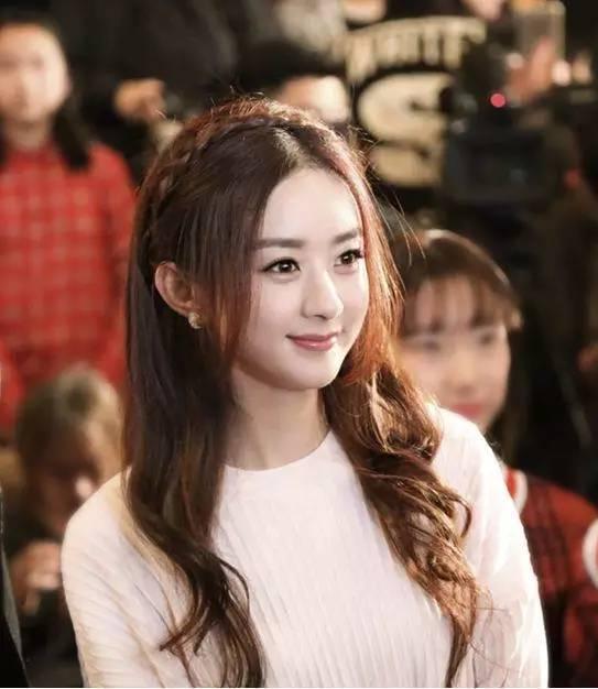 一直单身的赵丽颖 却梳遍了所有约会的少女发型