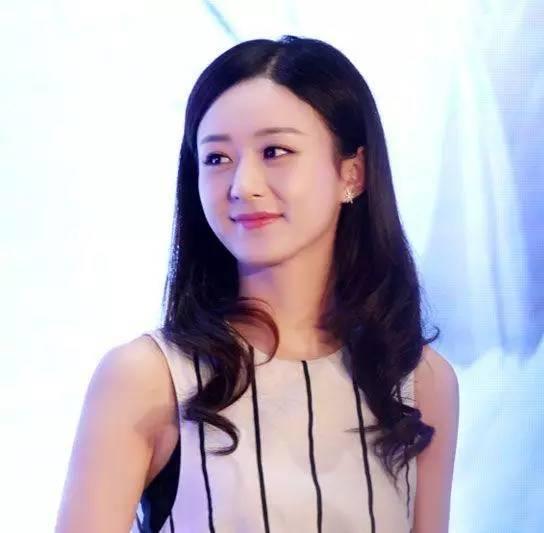 一直单身的赵丽颖 却梳遍了所有约会的少女发型