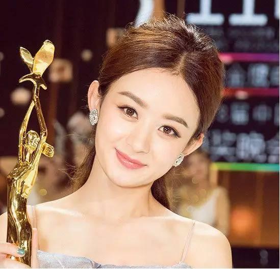 一直单身的赵丽颖 却梳遍了所有约会的少女发型