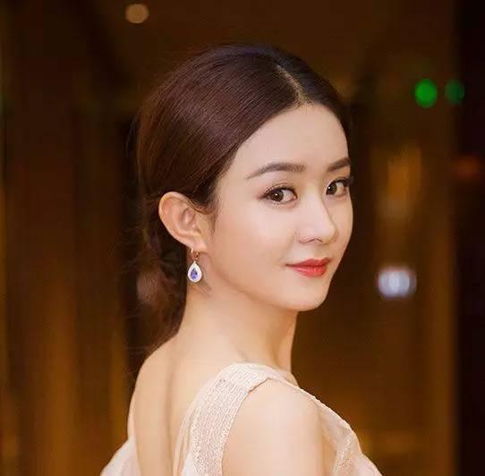一直单身的赵丽颖 却梳遍了所有约会的少女发型